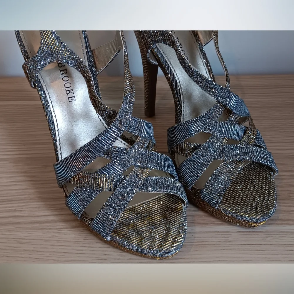 Audrey Brooke Women's Platform Heels Silver Gold 6.5M